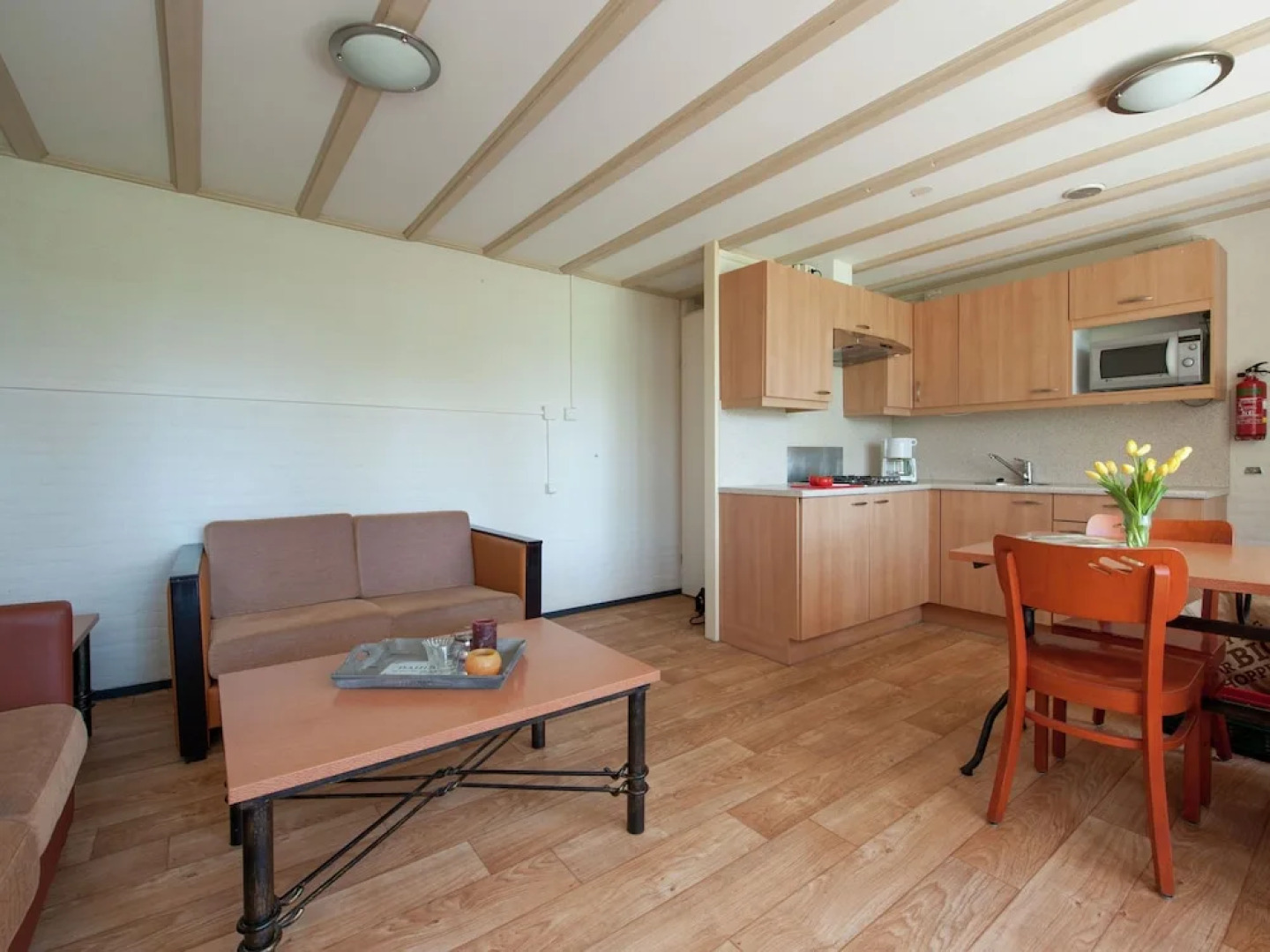 Cosy Bungalow with Microwave, in the Middle of de Maasduinen