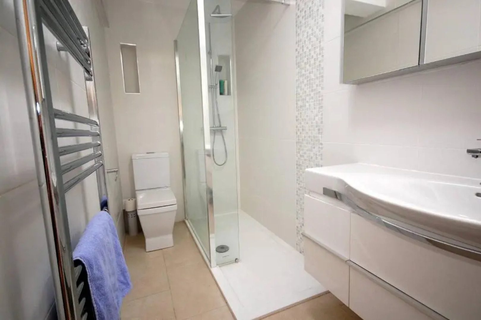 Broxbourne Two-Bedroom Apartment Close To Amenities