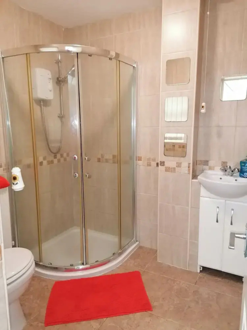 Charming 3BR House - Wifi, Parking, Pet Friendly