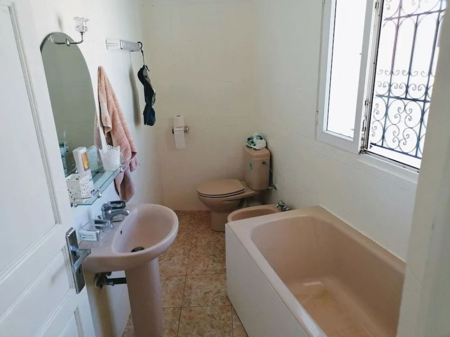 Cozy White House - Hostel