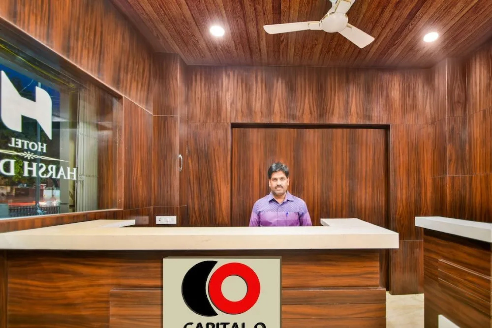 Capital O 39418 Hotel Harsh Deep