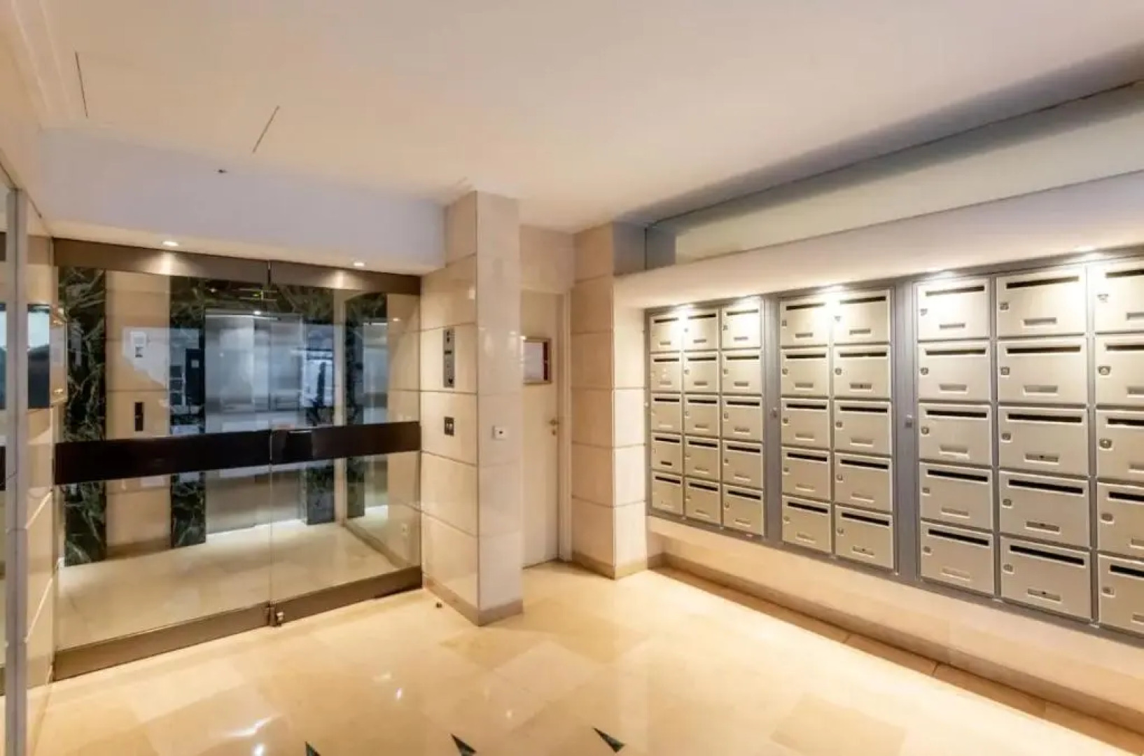 Beautiful Modern Fully Furnished Studio