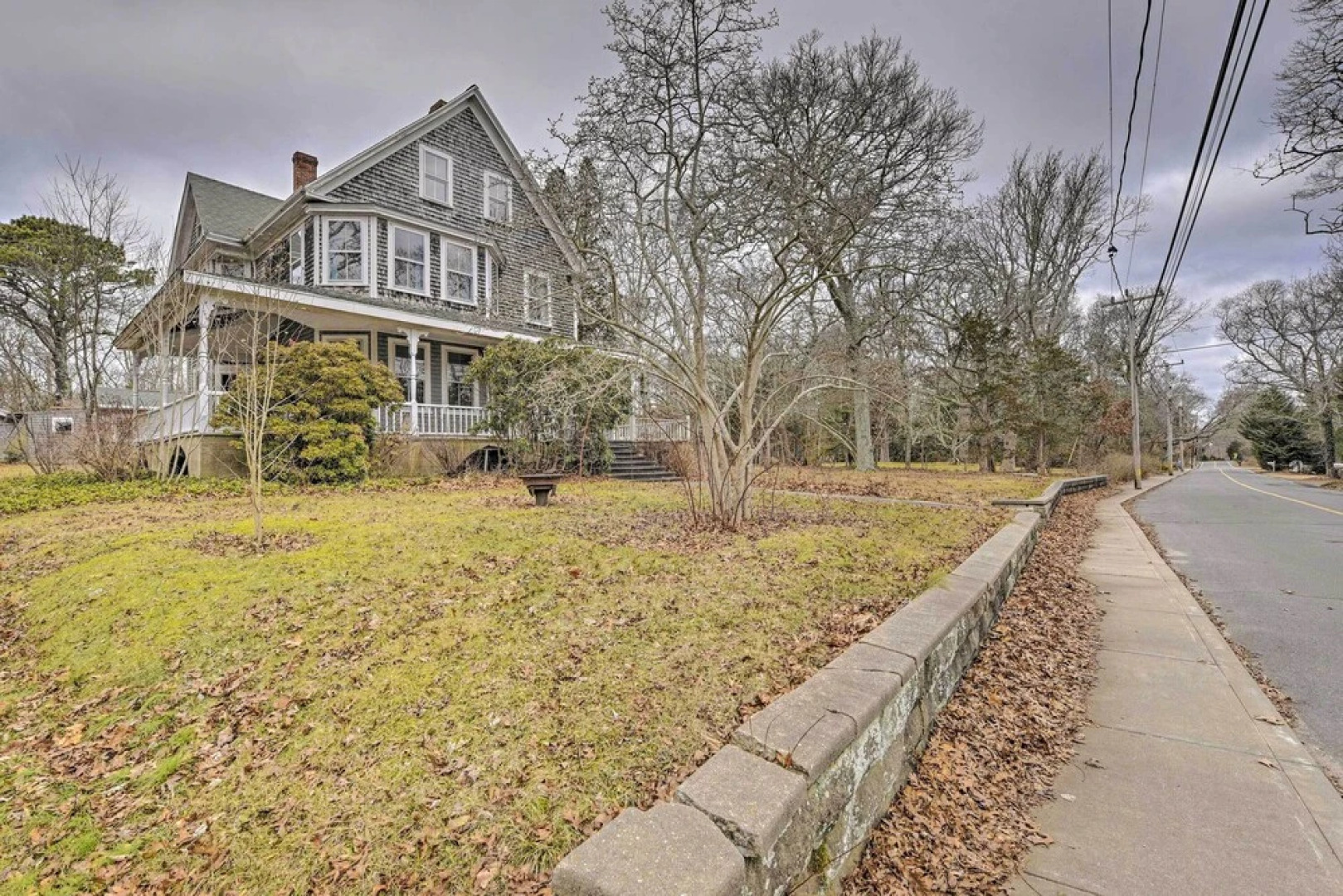 Apt on Vineyard Haven Near Nantucket Sound!