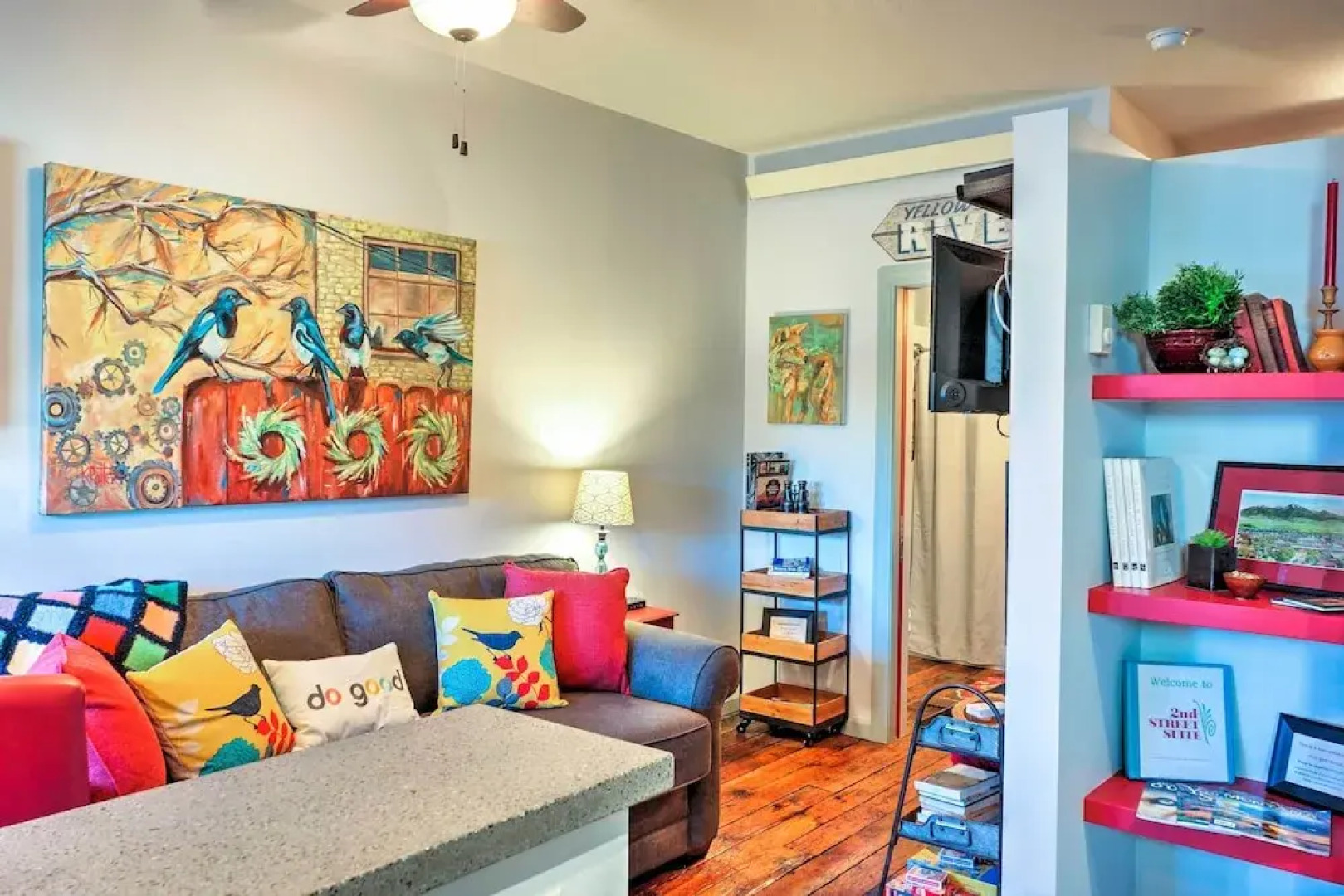 Walkable Studio Apartment in Downtown Livingston!