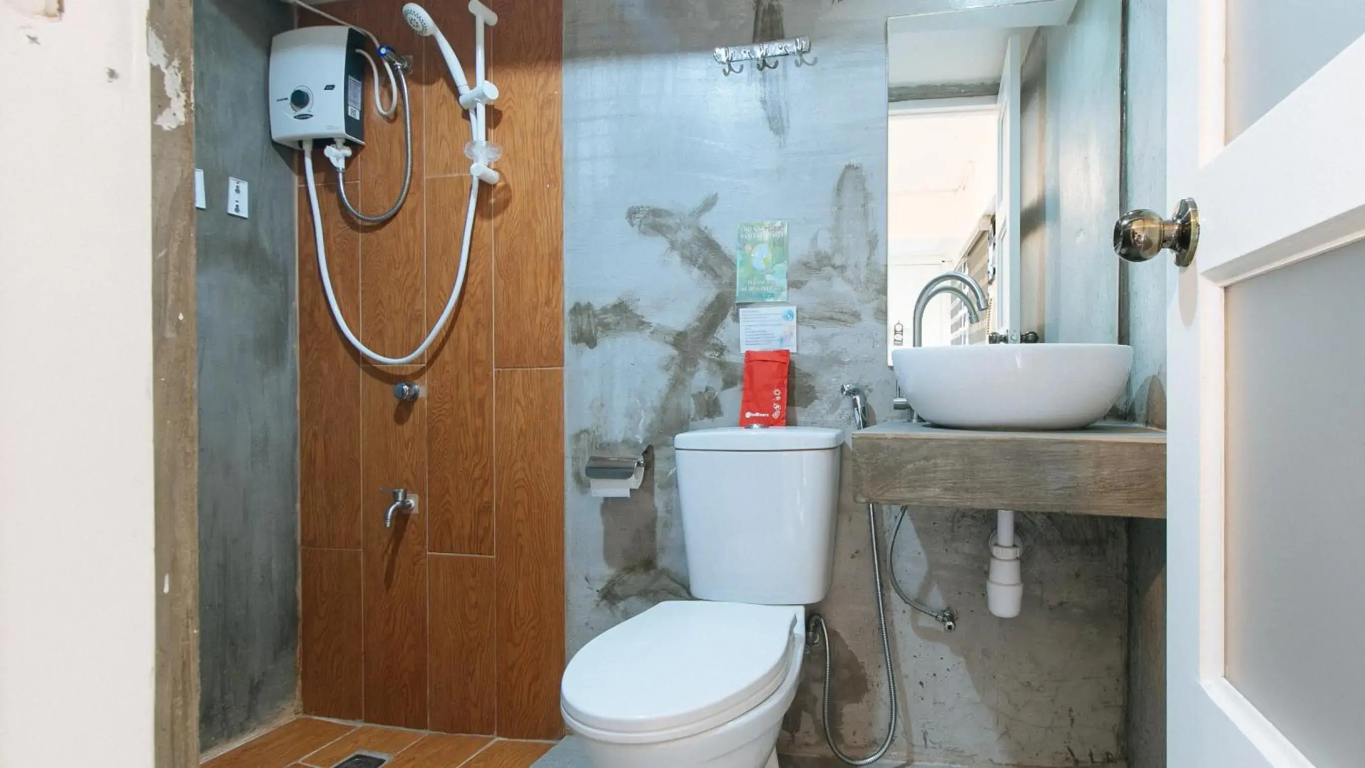 RedDoorz Plus @ Danlig Street Makati