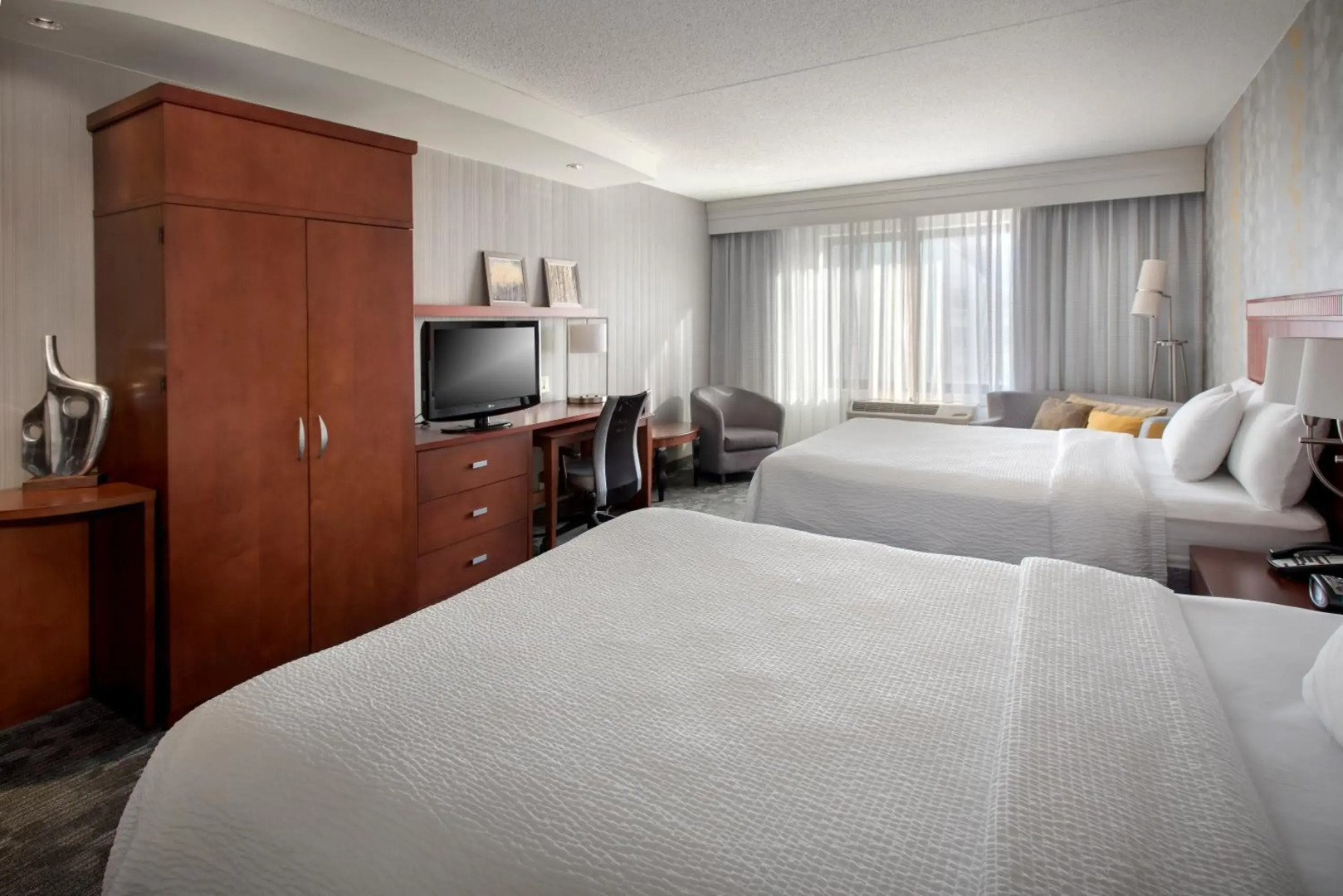 Courtyard by Marriott Republic Aprt Long Island/Farmingdale