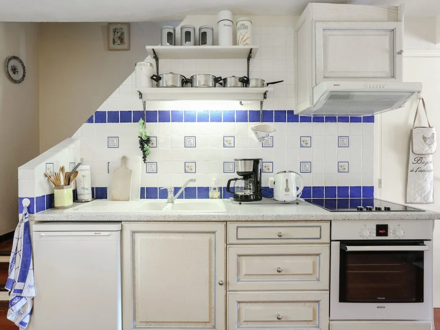 Classy Holiday Home With Swimming Pool, Bbq, Terrace, Garden