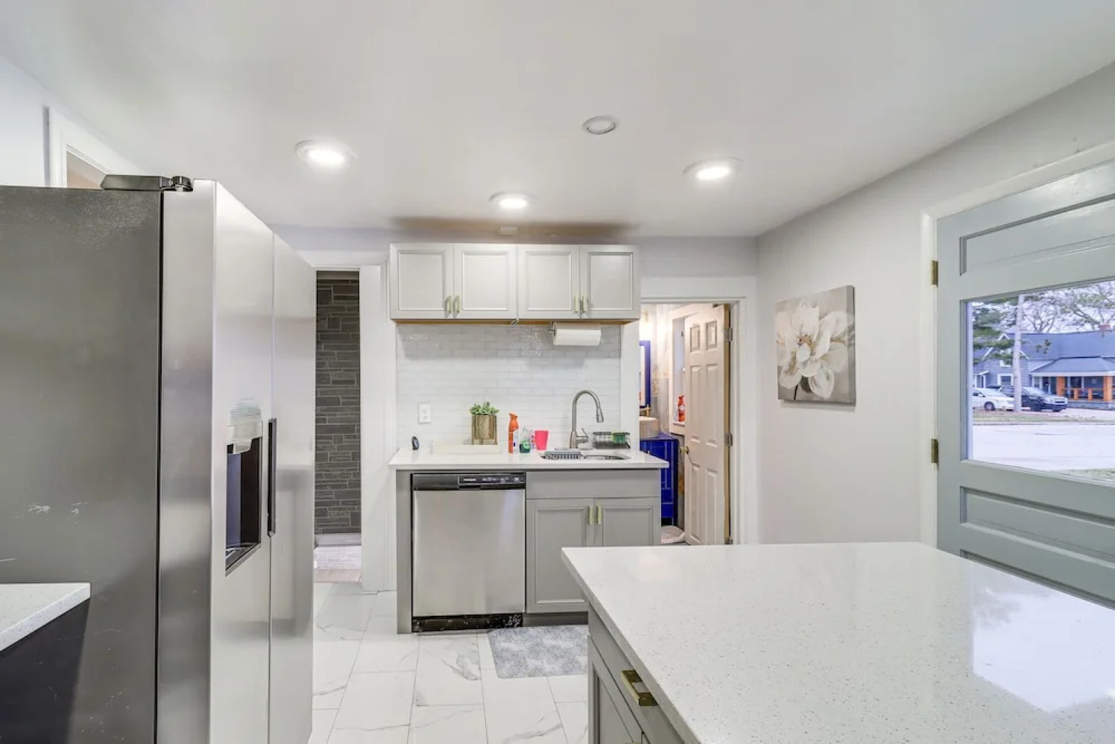 Michigan Retreat w/ Screened-in Porch, Near Lakes!