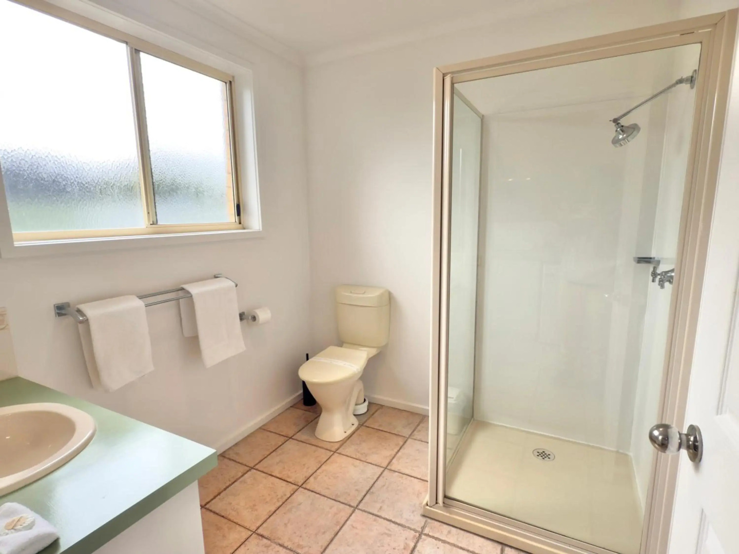 Beachcomber Motel And Apartments