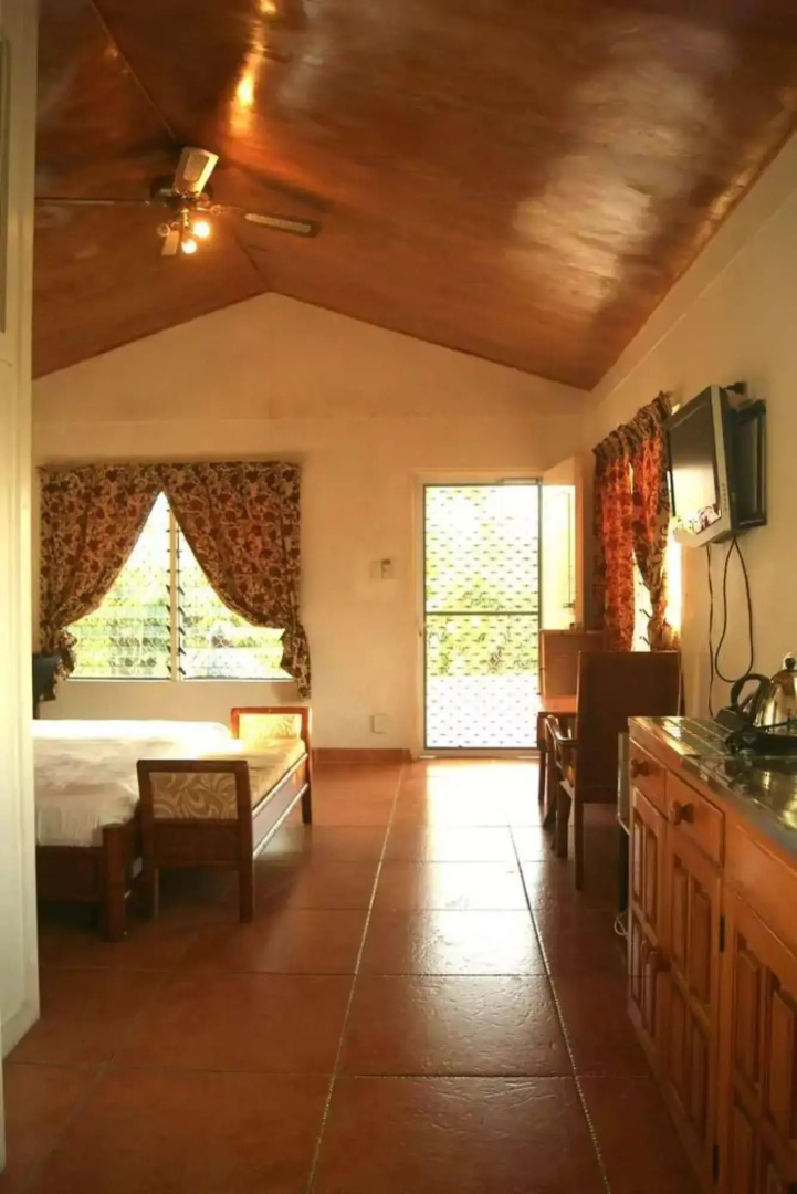 The Tropical Villa