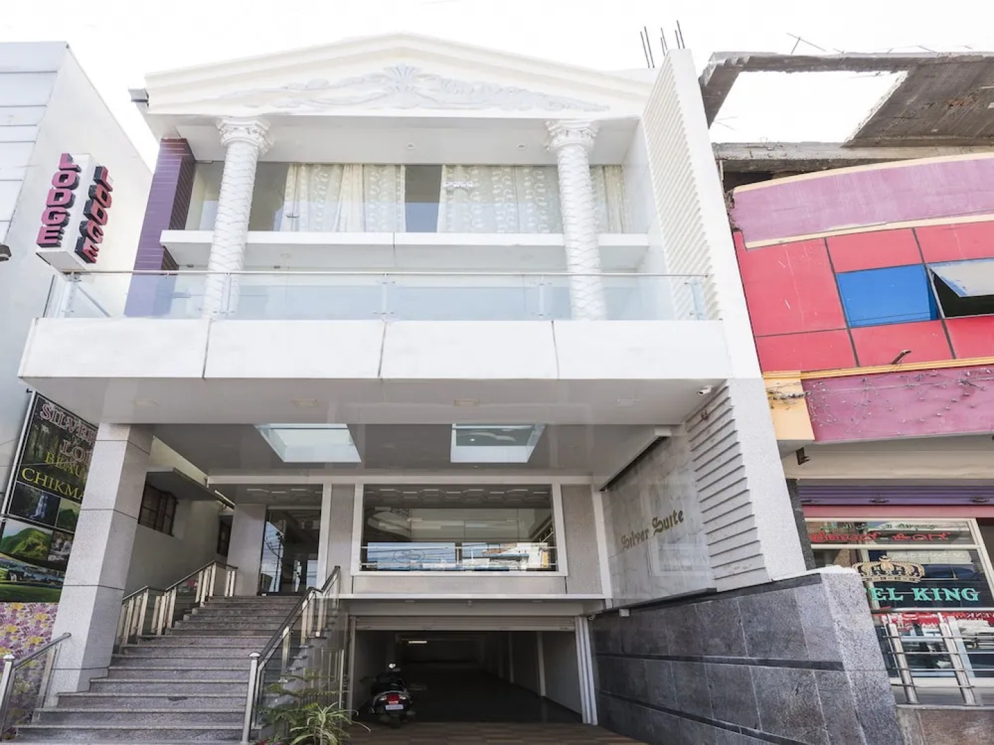 OYO 11414 Hotel Silver Suites