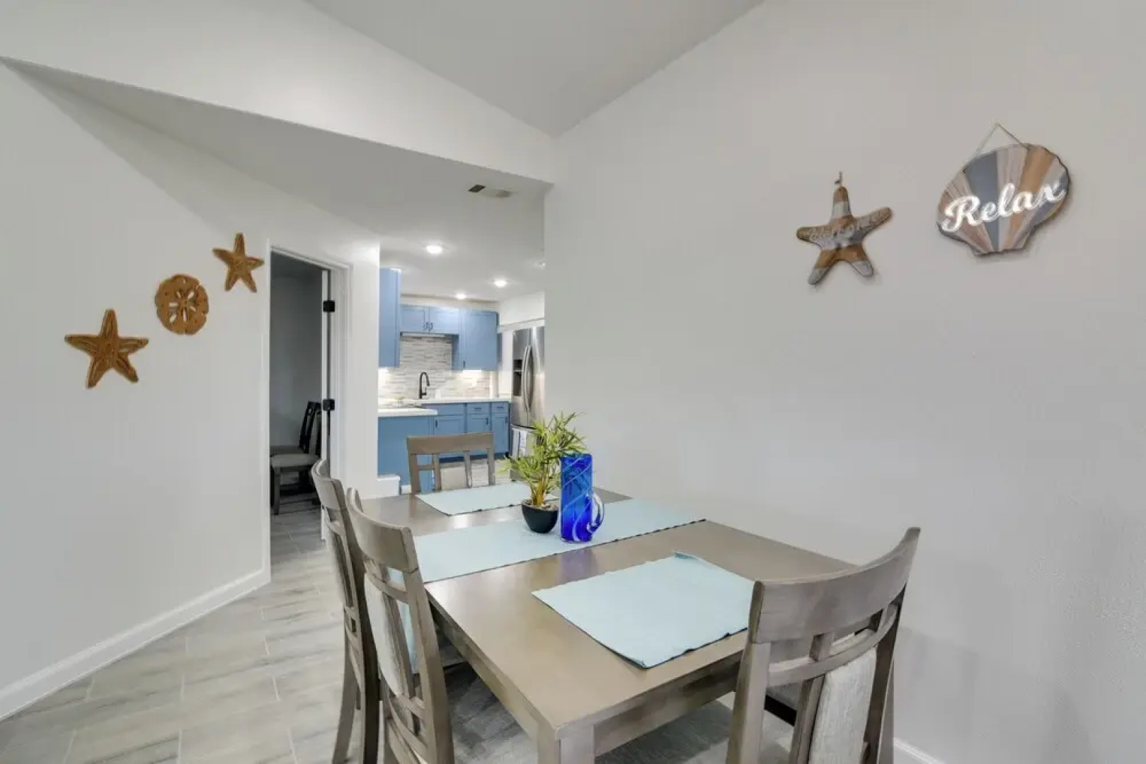 9 Mi to Crystal Beach: Pet-friendly Apt w/ Balcony