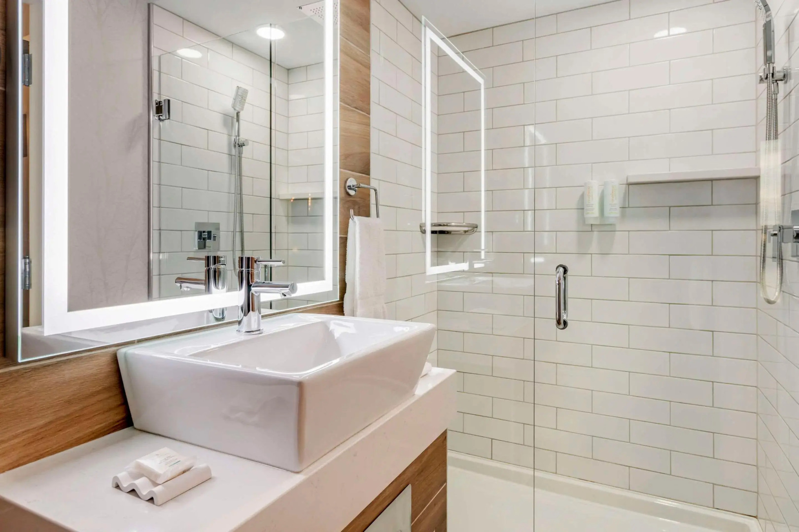 Clarion Lakeside Inn & Conference Centre