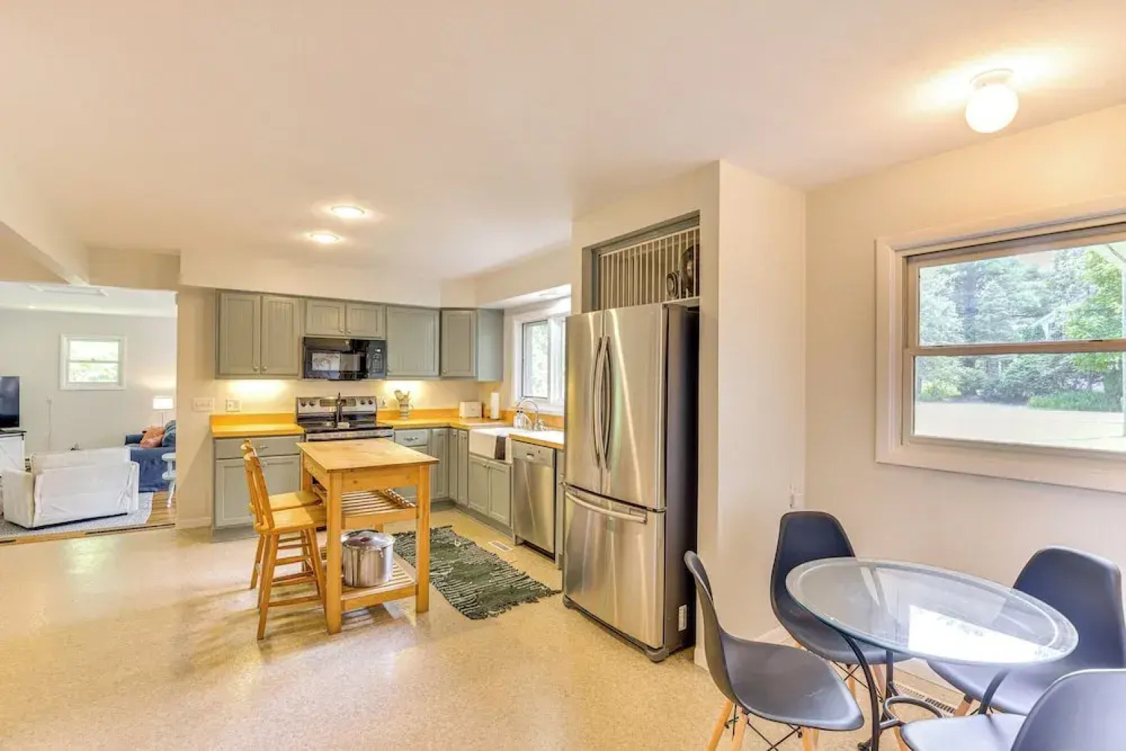 Charming Union Pier Home w/ Deck: Half-mi to Beach