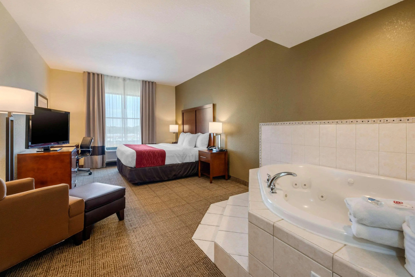 Comfort Inn & Suites Northeast - Gateway