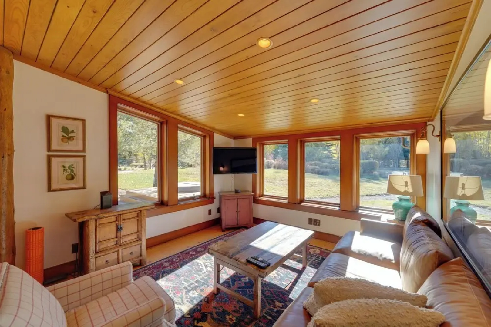 Sun Valley Log Home w/ Hot Tub & Mtn Views!