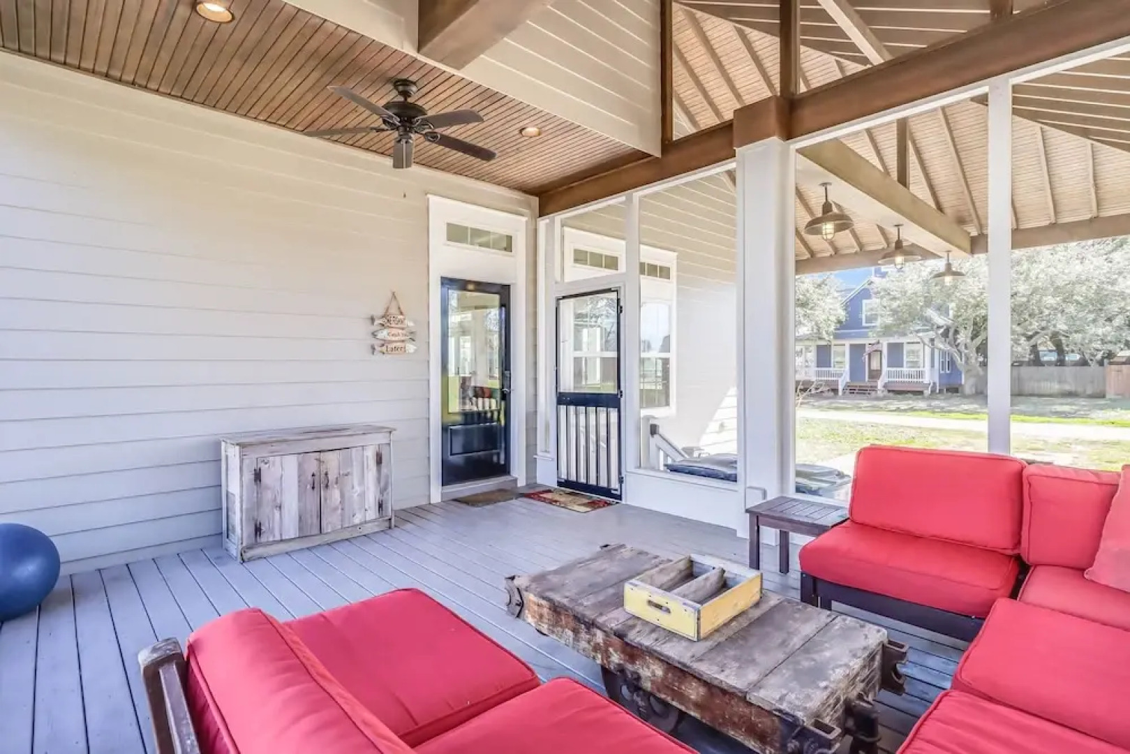 The James Pearl 4 Bedroom Home by RedAwning