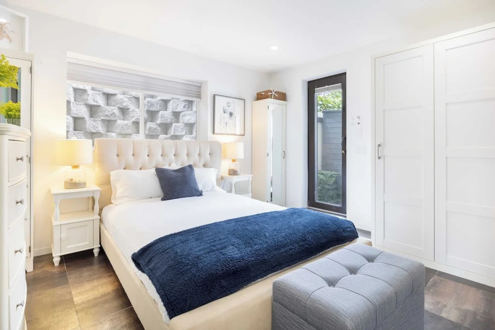 Steps to Beach+shops, Oceanview, Hot Tub+firepit Moonlight Modern by Avantstay