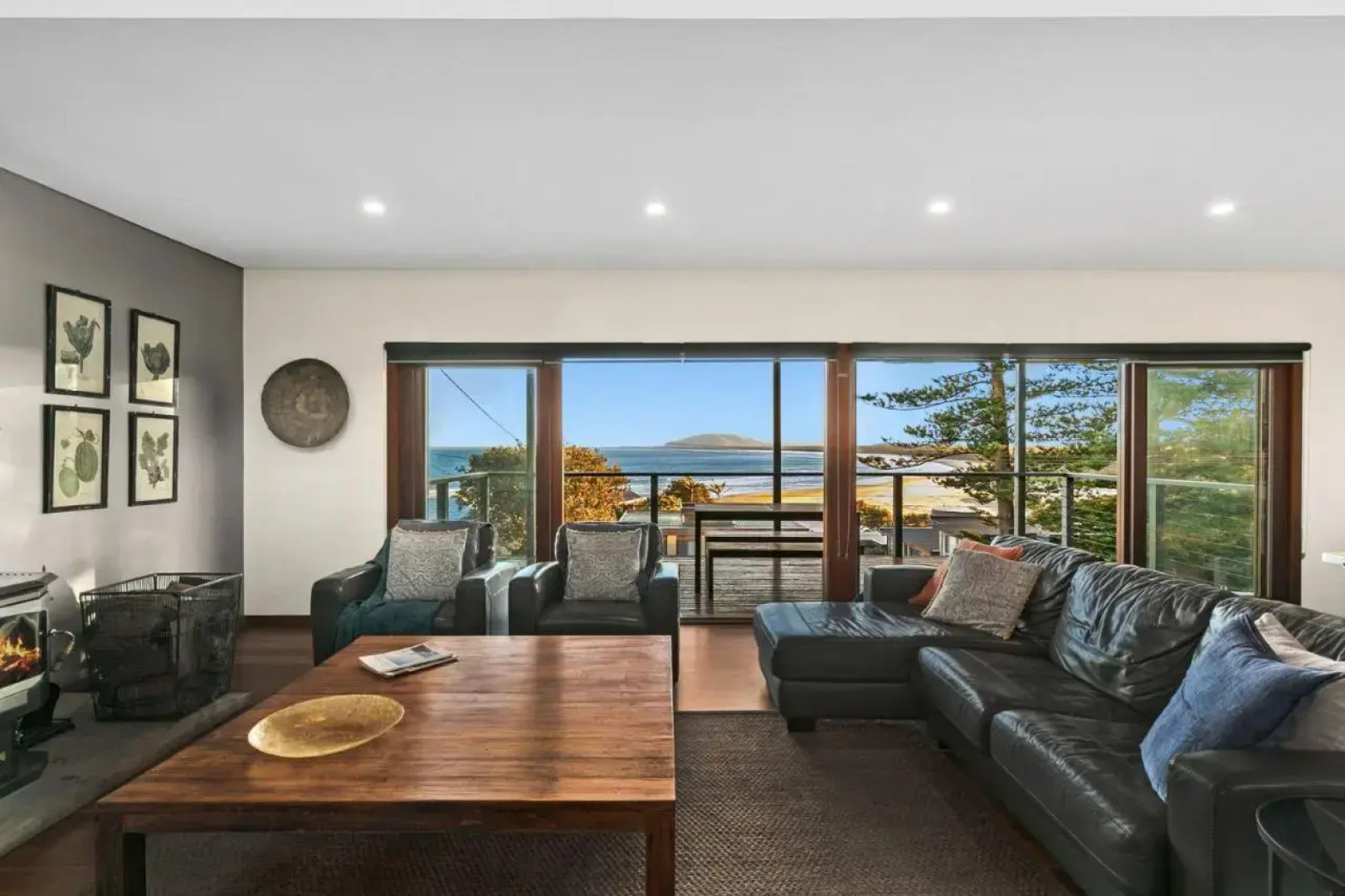 CARMELONE Gerroa 4pm check out on Sundays