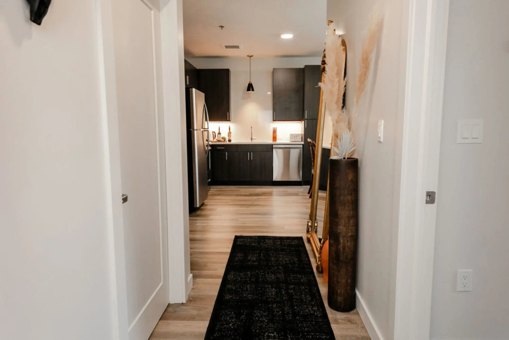 HOLT - Modern, Newly Renovated 2BR in Willits Town Center