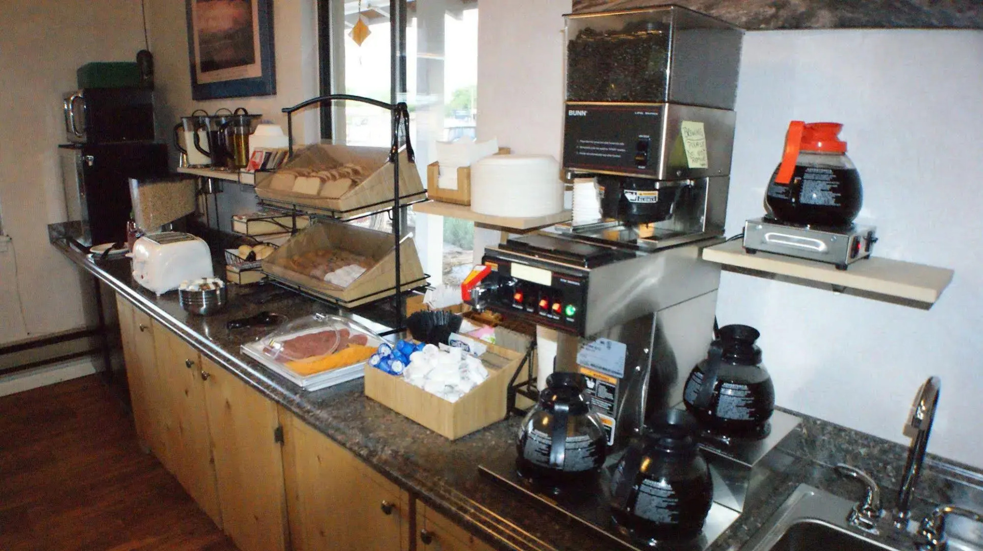 Adventure Inn & Motel