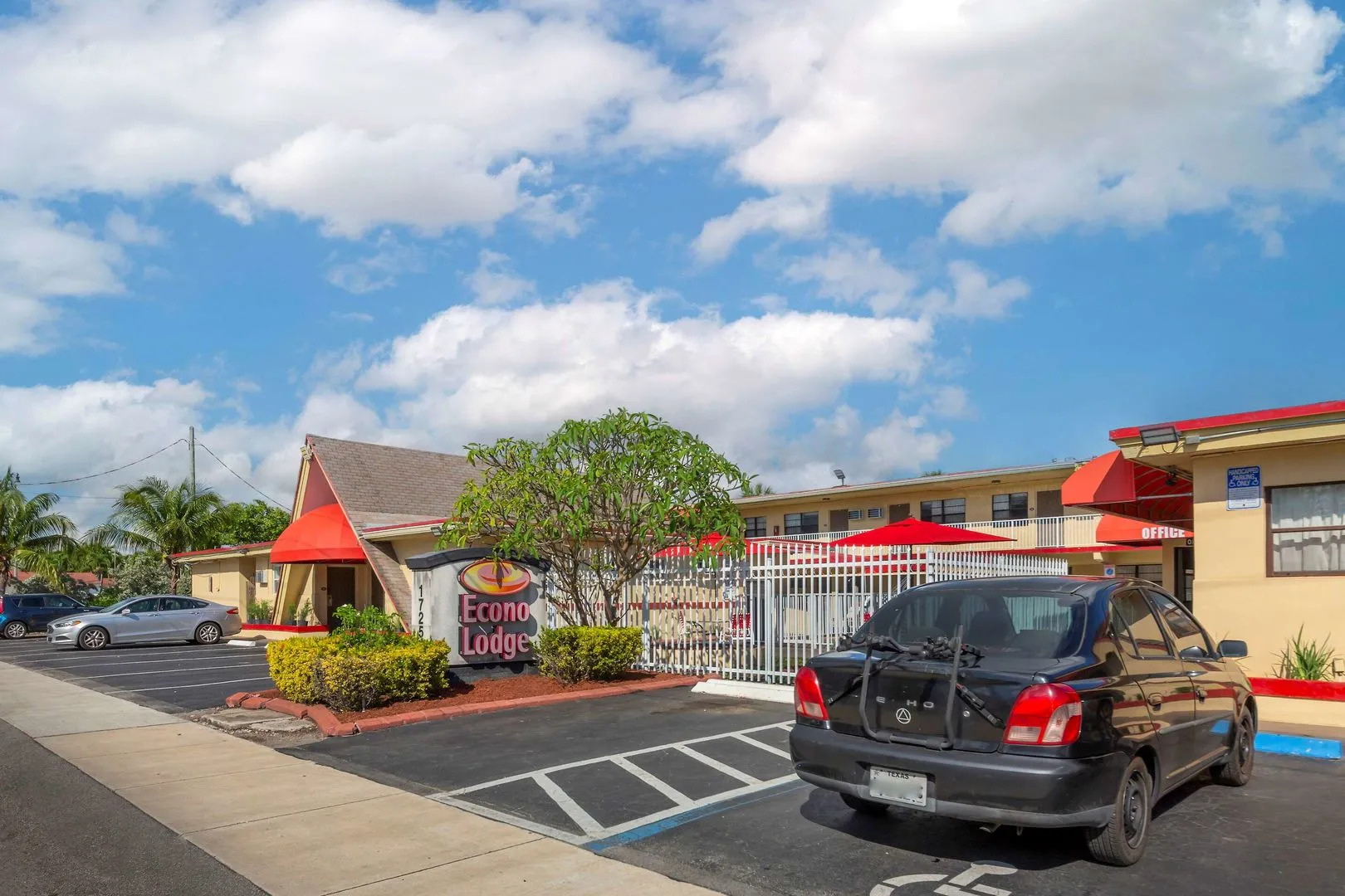 Fort Lauderdale Gardens Inn & Suites