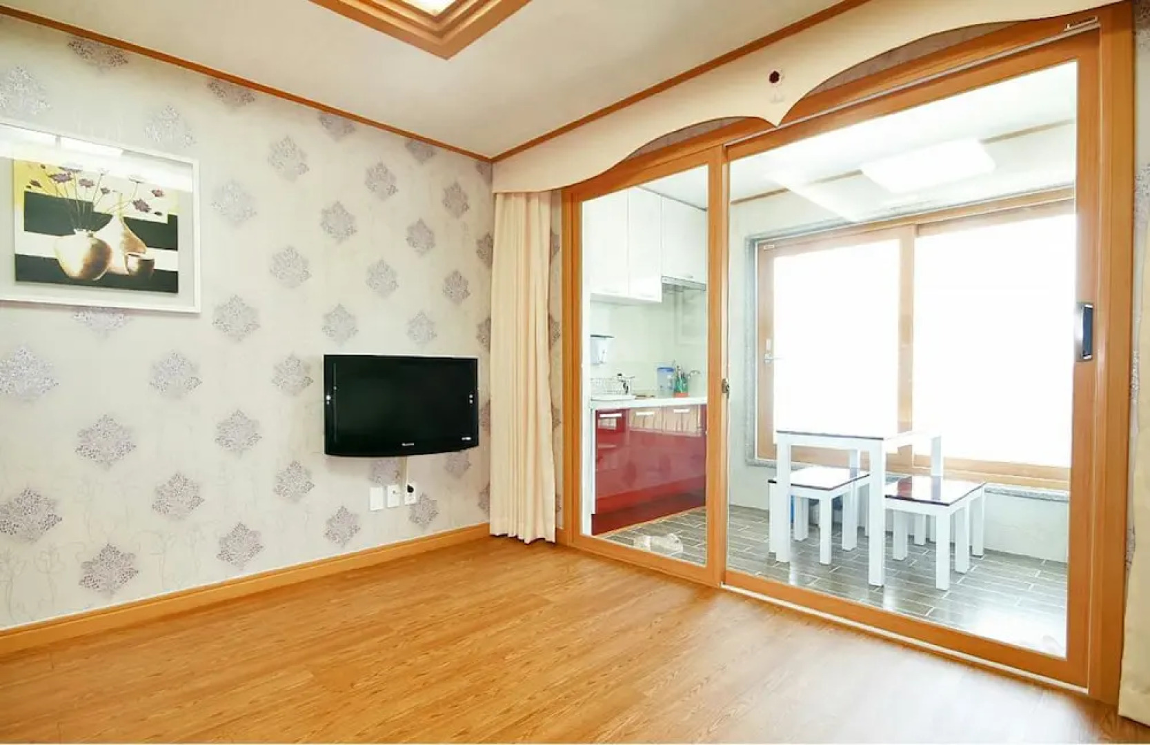 Geoje Arms on Shoulder Pension