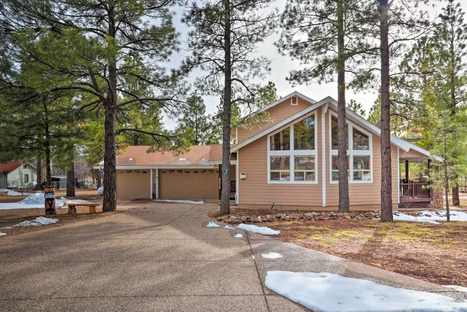 Sand Volleyball & Deck: Munds Park Getaway!