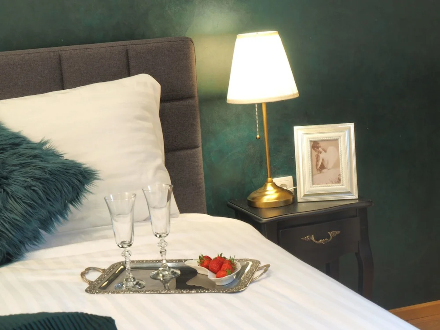 Apartments and Rooms Sara Latin