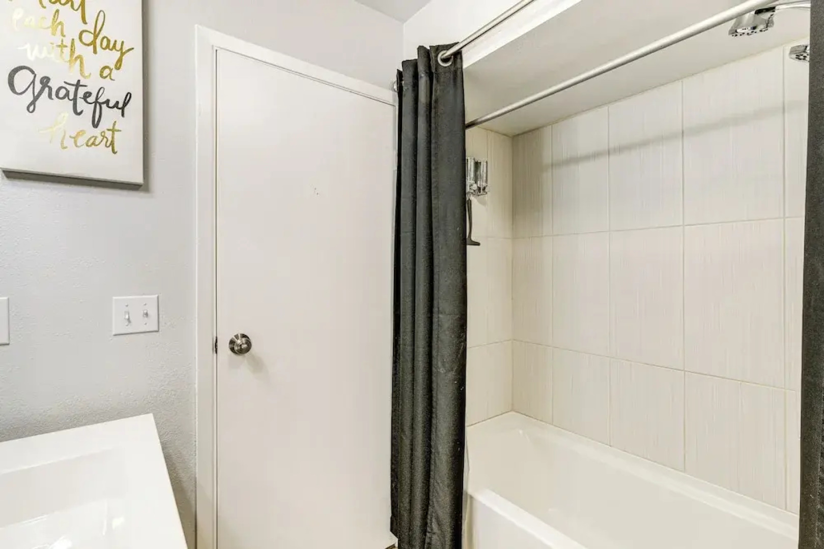 3 Mi to Dtwn: Apt w/ Shared Sauna in Anchorage