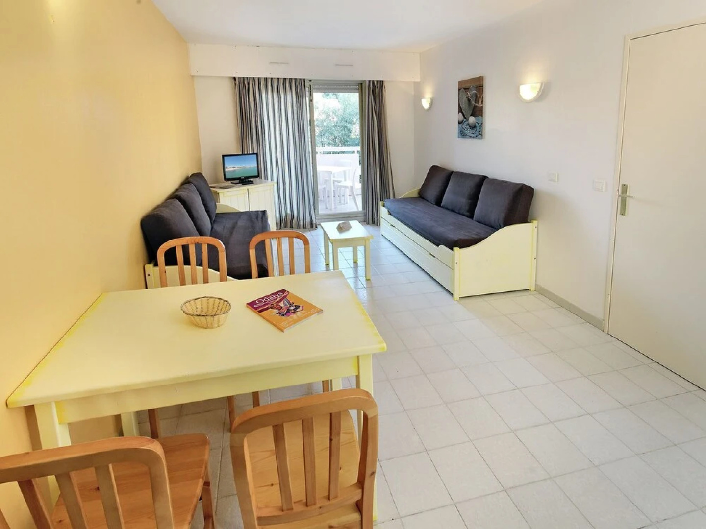 Studio 300 Meters Away From the Lively Beach of Golfe-juan