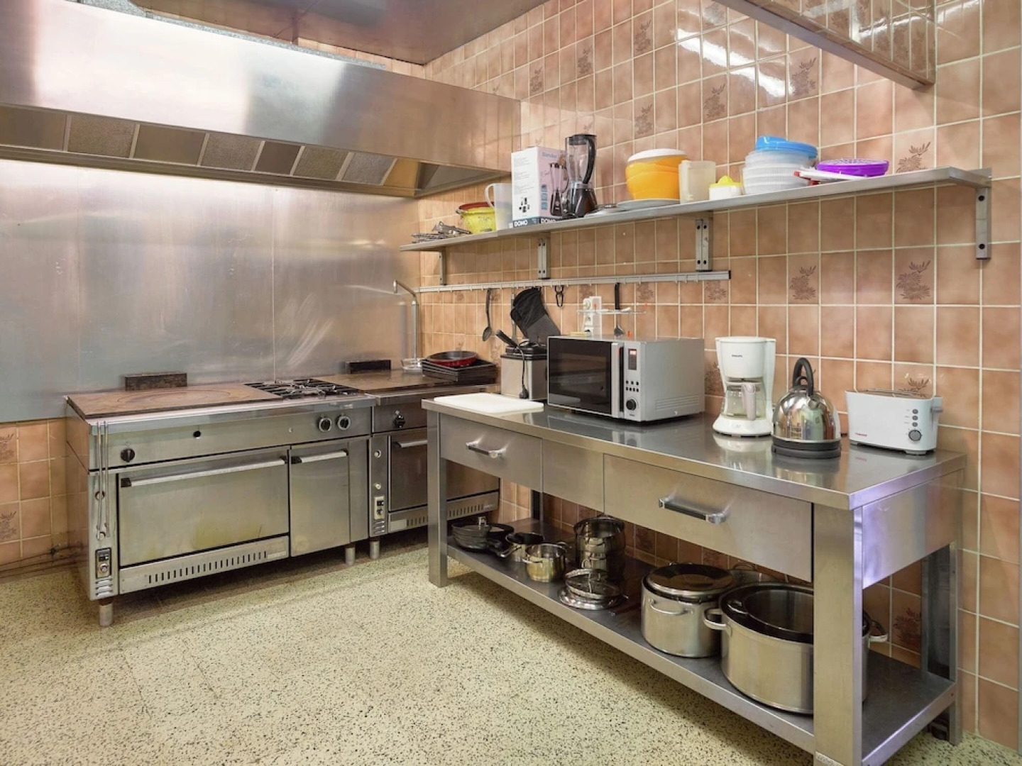 Spacious Holiday Home With Private Garden