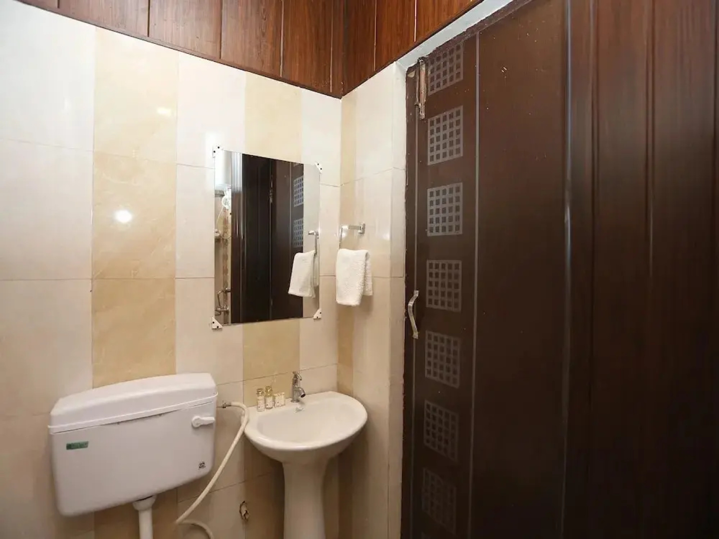 Aaryavan Resorts by OYO Rooms