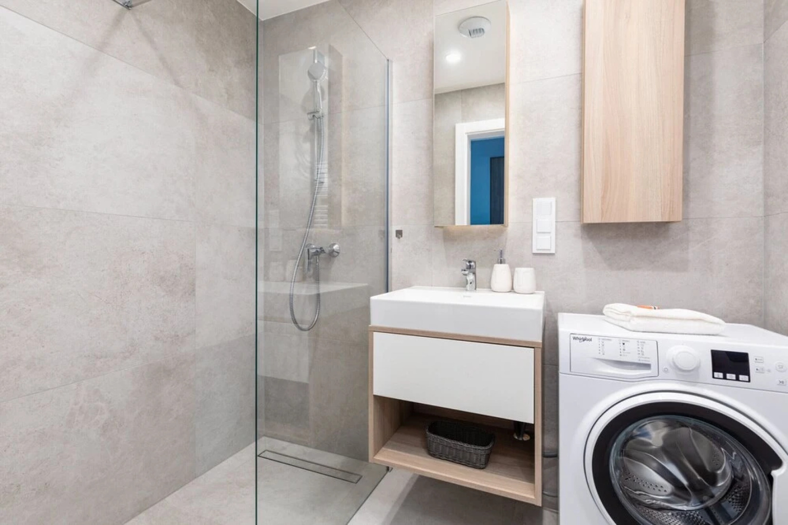 Shellter Suita Flora by Renters Prestige