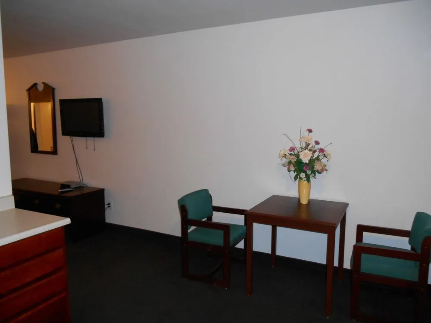 GuestHouse Inn & Suites Montesano
