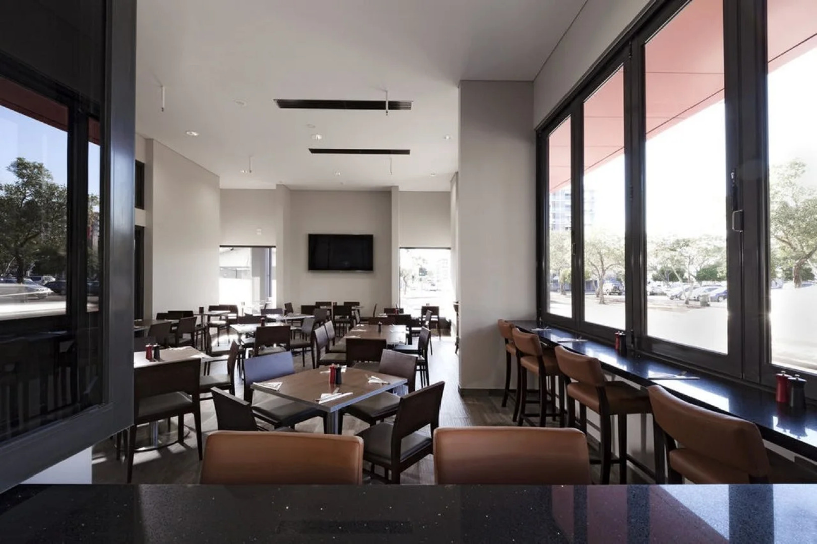 H on Mitchell Apartment Hotel