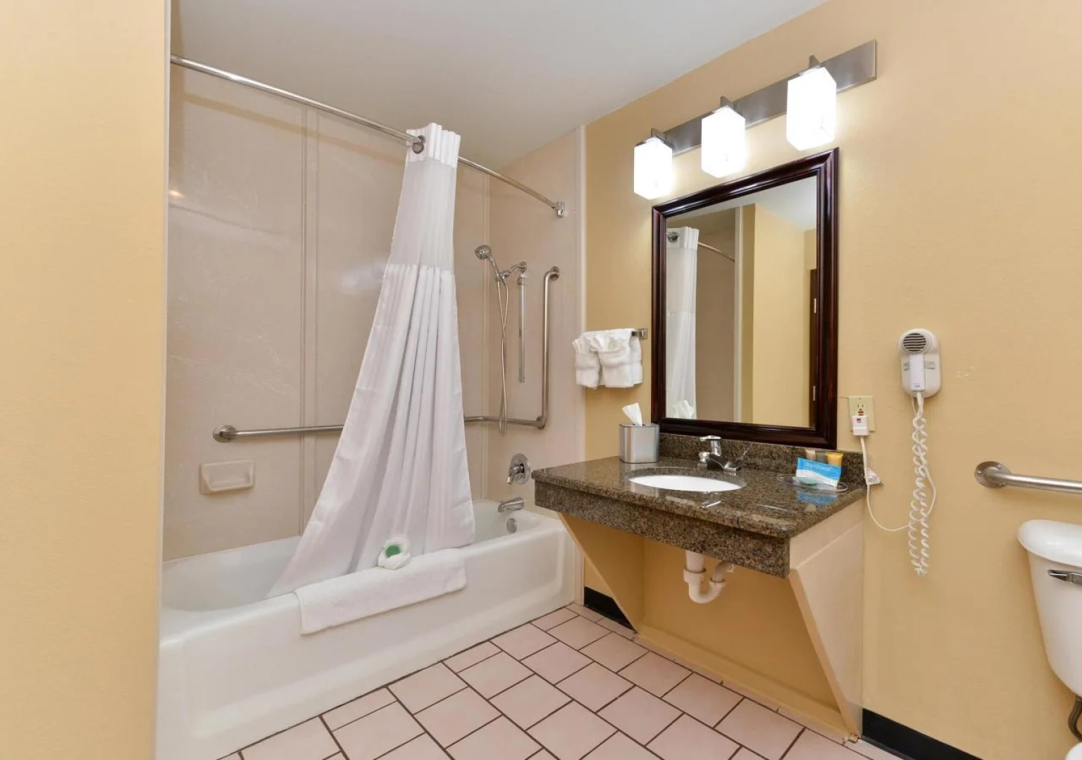Baymont by Wyndham Ardmore I-35