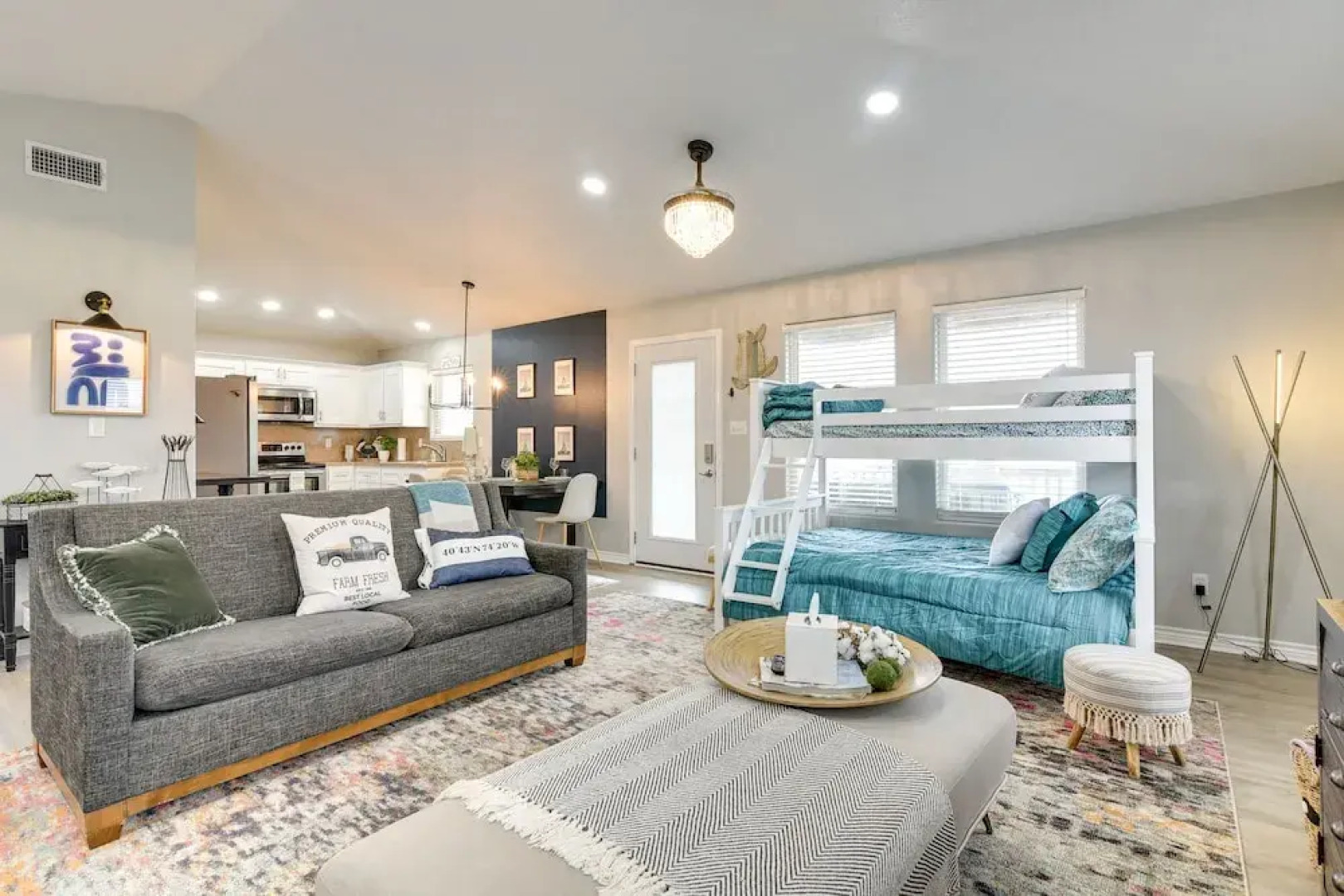 Chic Crystal Beach Home w/ Deck: Walk to the Ocean