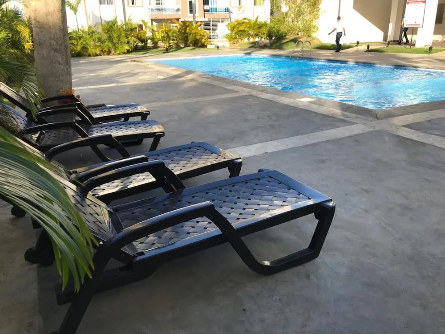 Tropical Condo BBQ Pool 5min to Airport