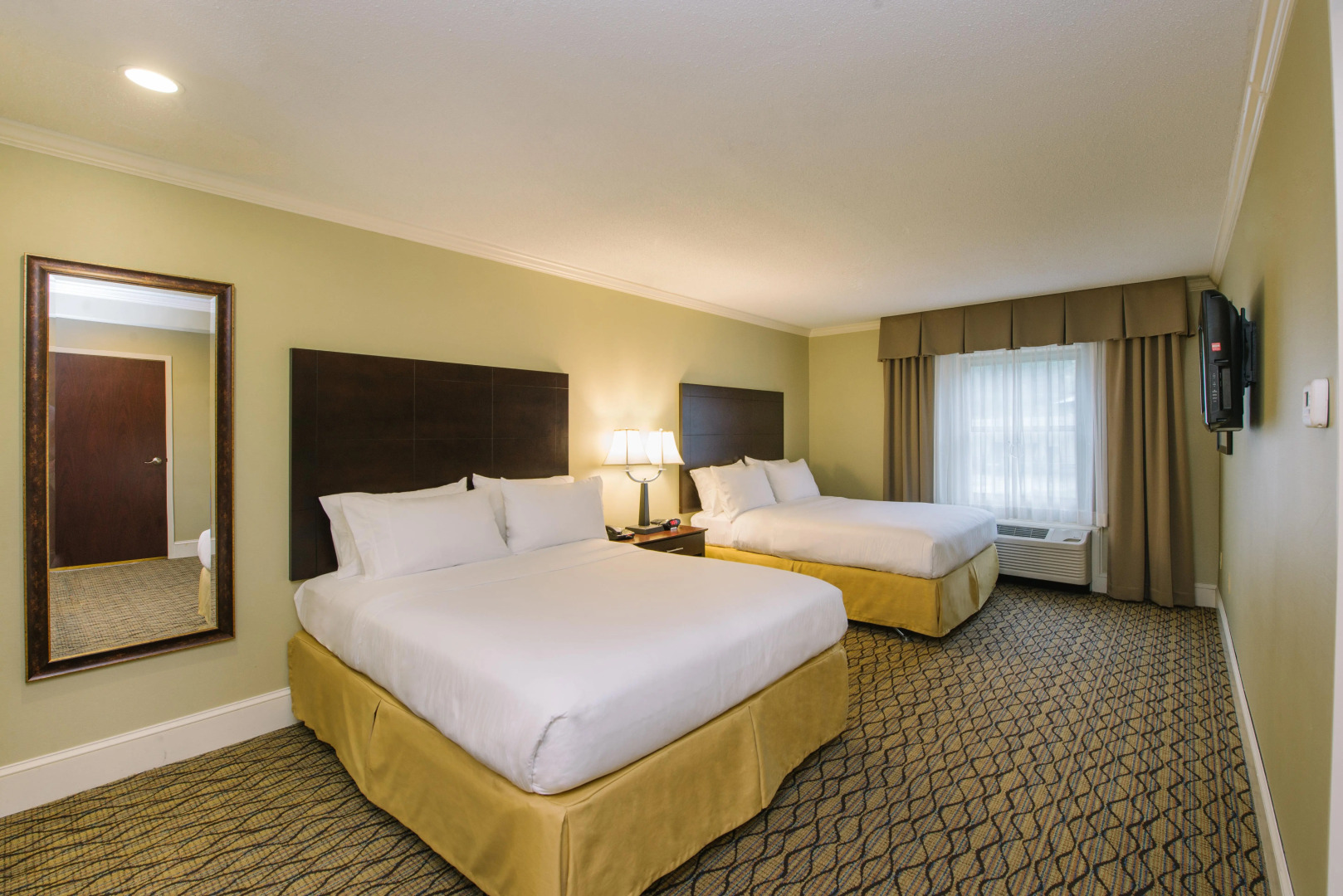 Holiday Inn Express & Suites Merrimack