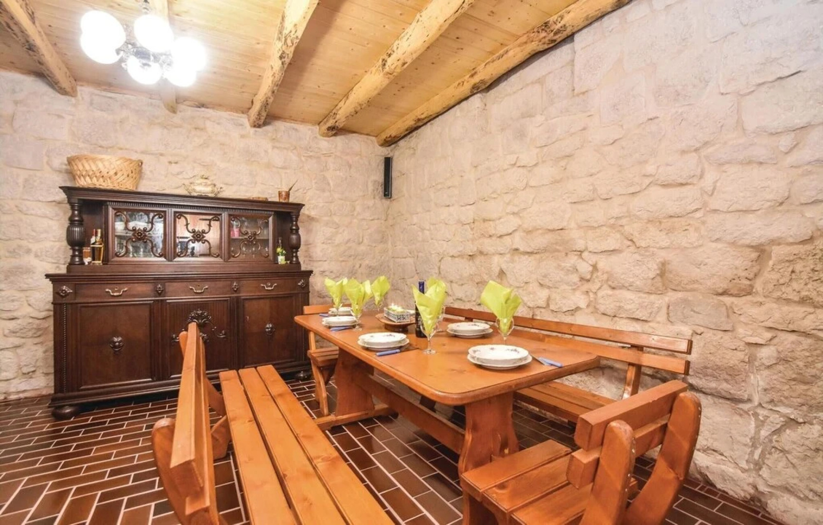 Amazing Home in Blato na Cetini With Wifi and 4 Bedrooms