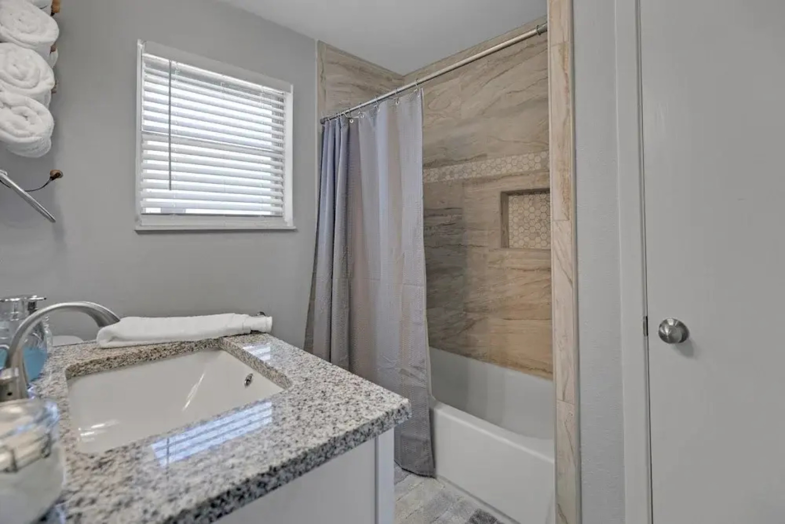 Beautiful Pet Friendly Home In Central Location! 4 Bedroom Home by Redawning