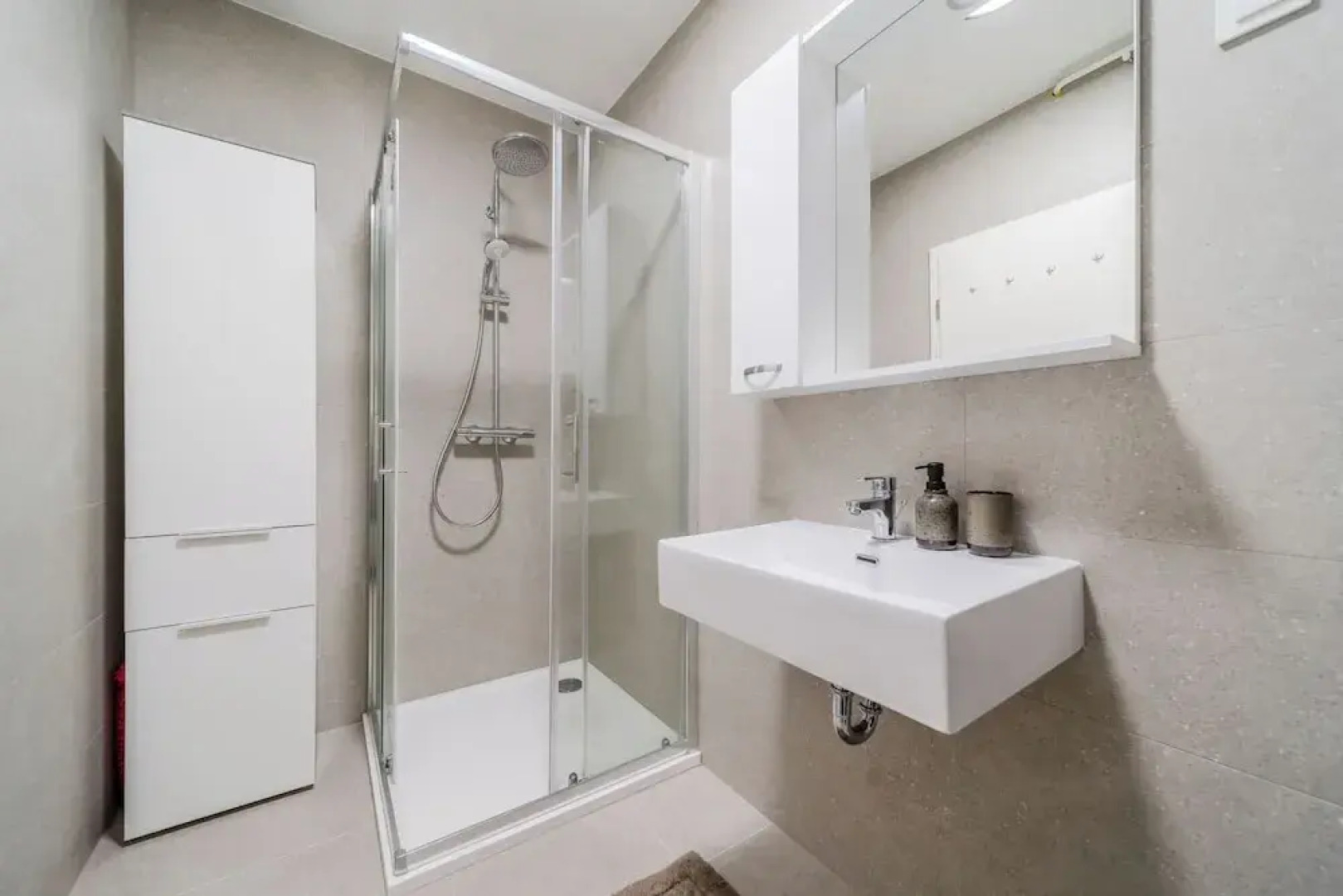 Modern Apartment With Balcony And Garage