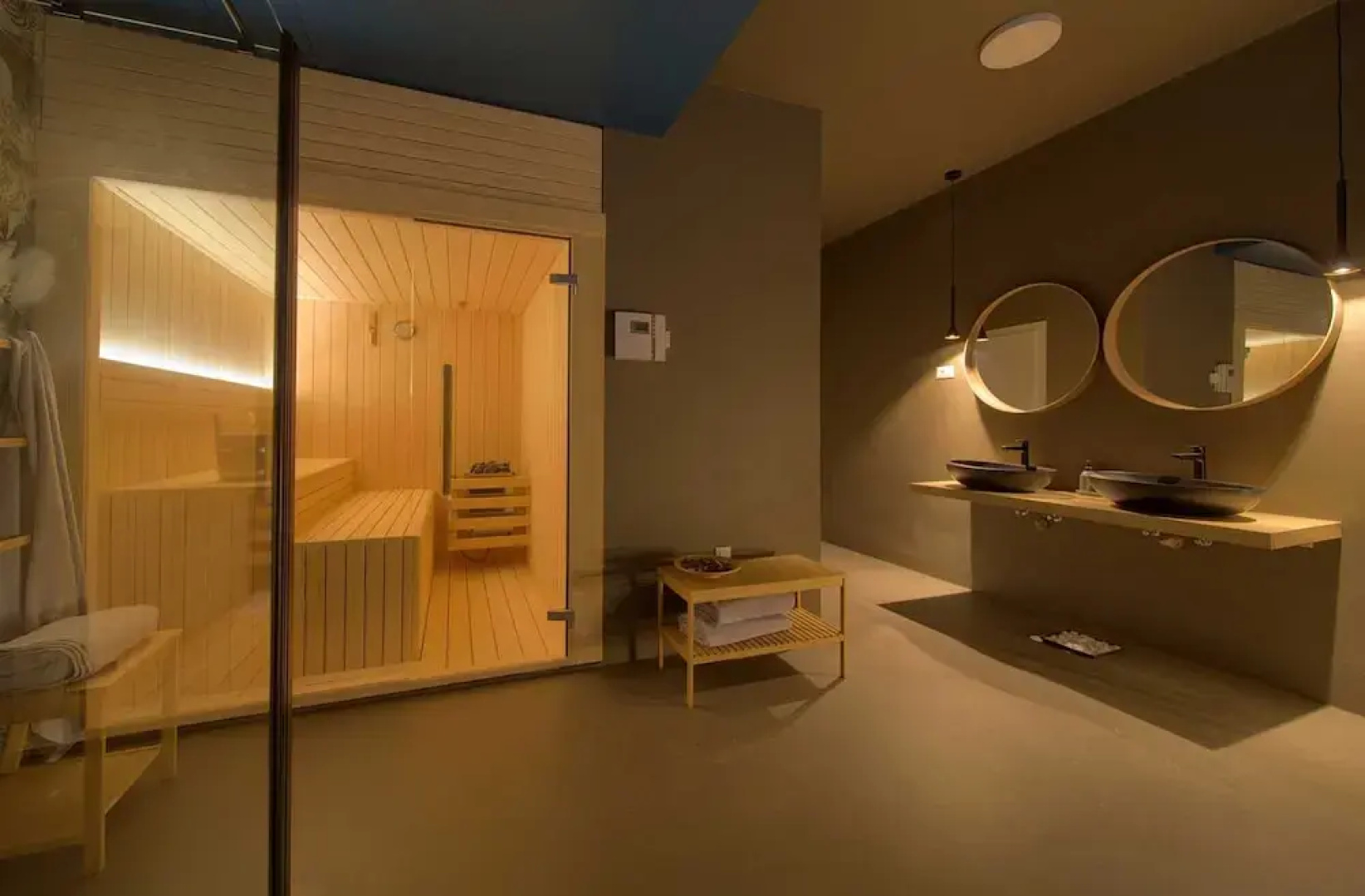 Villa Astrum With Heated Pool Jacuzzi and Sauna