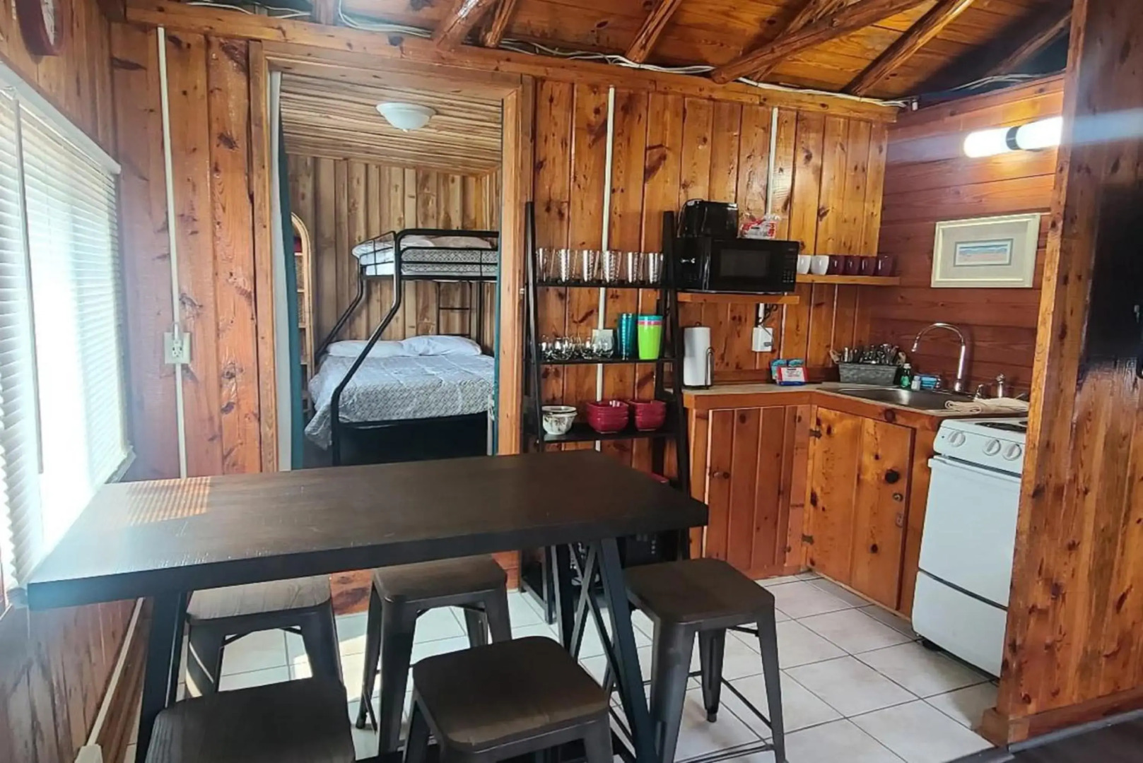 Lake Huron - Super Cute Lake Front Cabin (Sleeps 5)