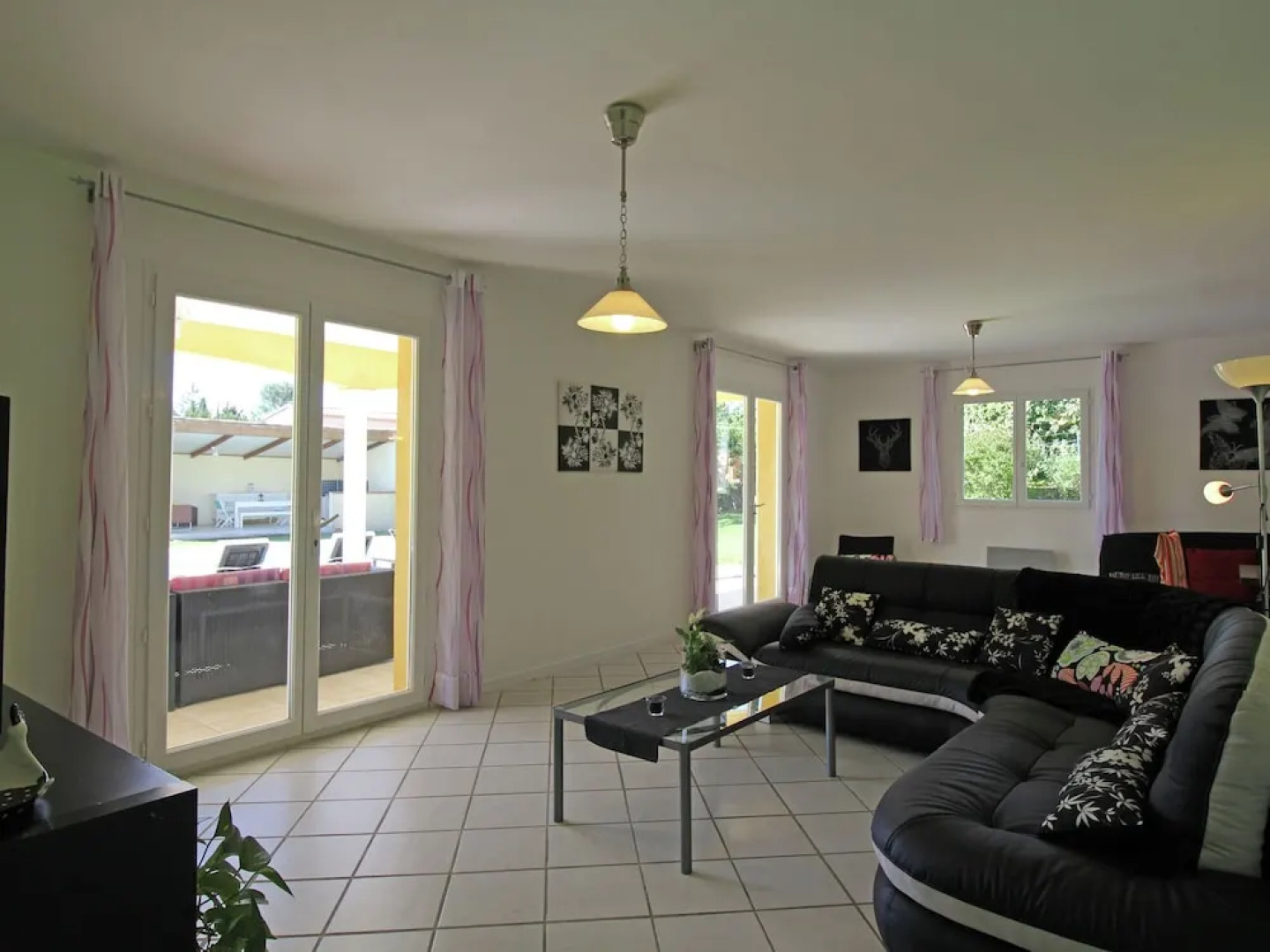 Detached Villa With Private Pool and Beautiful Garden, 25km From sea and Beach