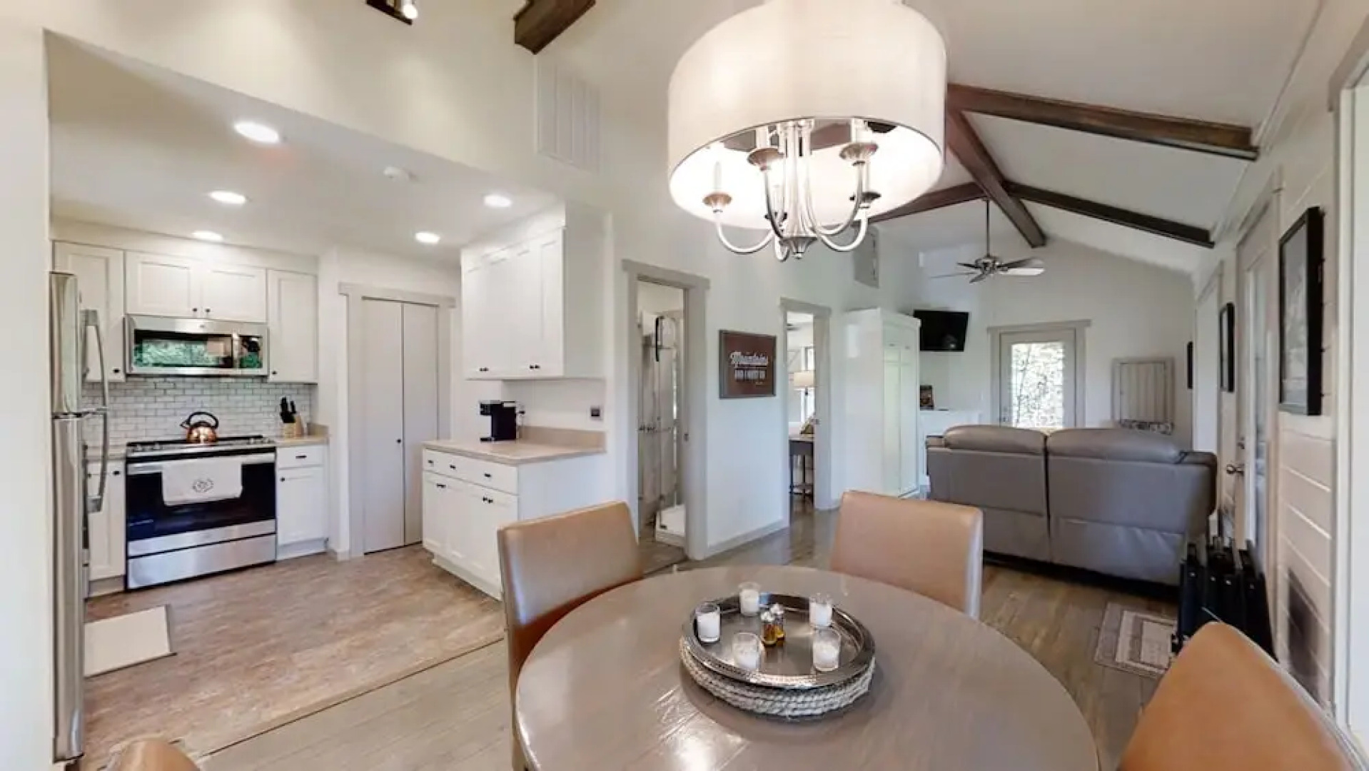 Happy Camper 1 Bedroom Cottage by RedAwning