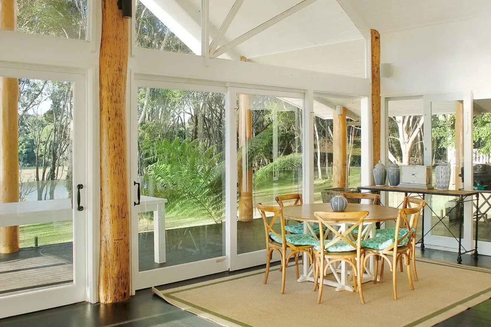 Lake House Watermark Estate Lake Tinaroo