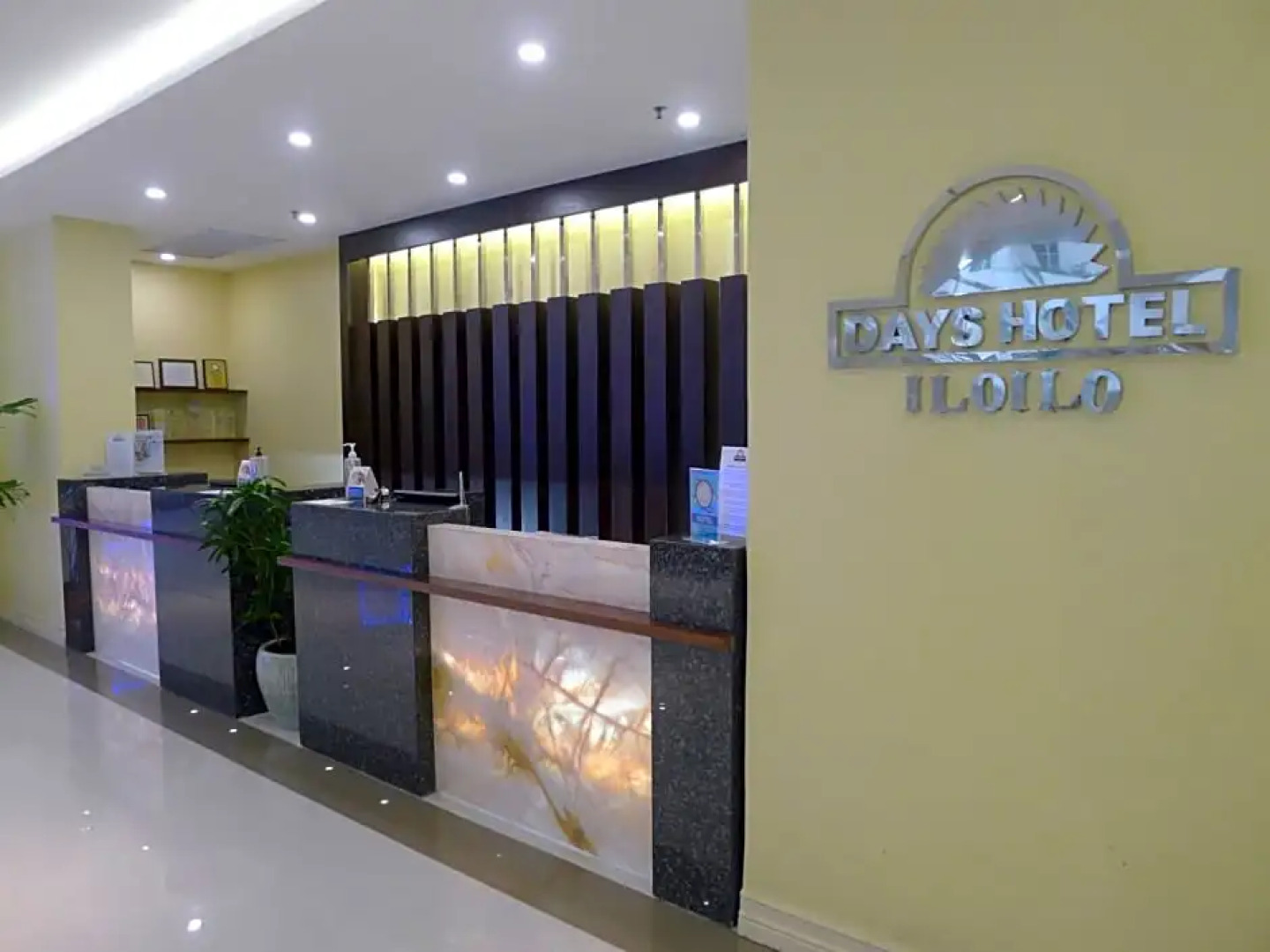 Days Hotel by Wyndham Iloilo