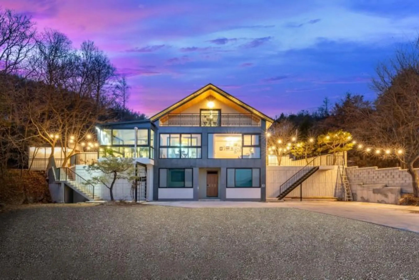 Two Romantic Birds Pool Pension